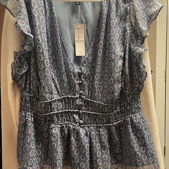 WHITE HOUSE BLACK MARKET V-Neck Flutter Sleeve Shell Top - Picture 5 of 5